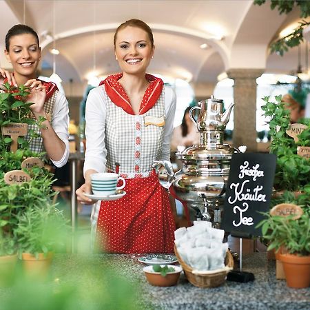 Hotel Landzeit Restaurant Voralpenkreuz à Sattledt Extérieur photo