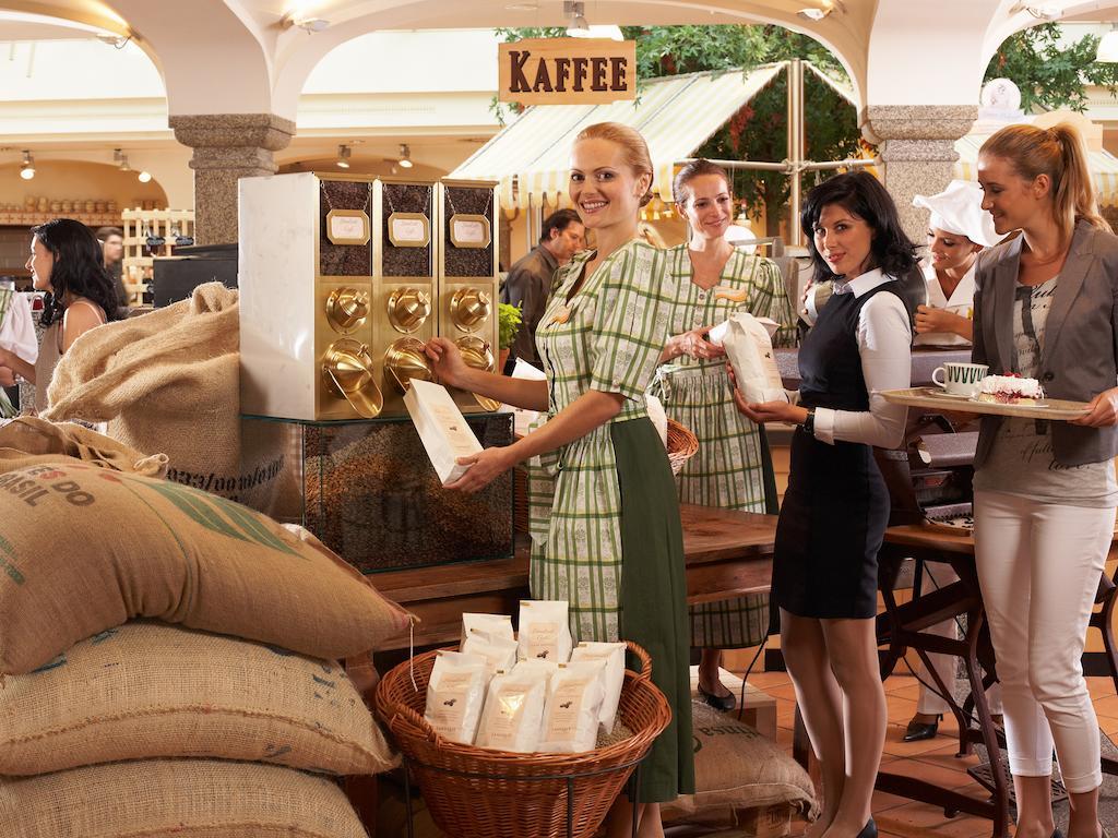 Hotel Landzeit Restaurant Voralpenkreuz à Sattledt Extérieur photo